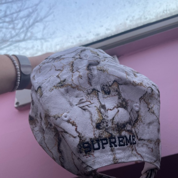 Supreme hat - Picture 2 of 3